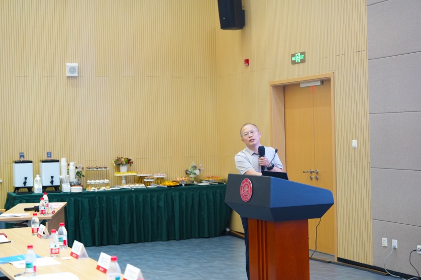 A person standing at a podium

Description automatically generated